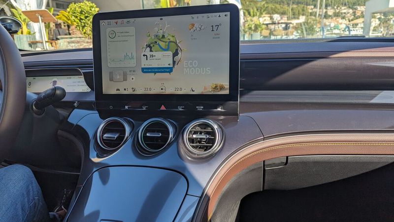 Auch für die Mittelkonsole gibt es mehrere Farboptionen.  (Bild: Simon – VCG)