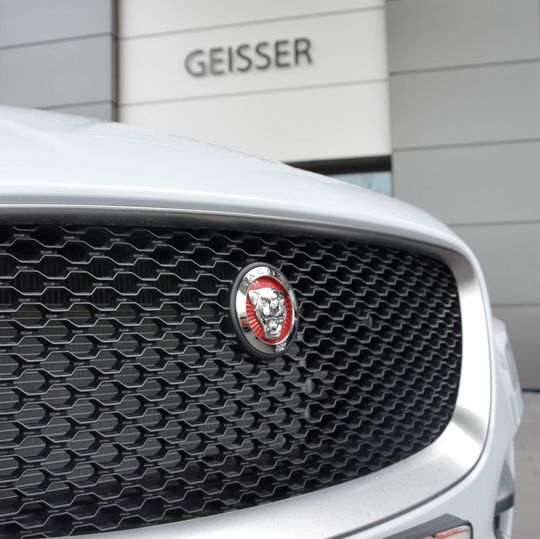 Das Karlsruher Autohaus Geisser (Jaguar Land Rover, Maserati, Volvo) gehört zu den Top-Nominierten des Vertriebs Awards 2018. Das Karlsruher Autohaus Geisser (Jaguar Land Rover, Maserati, Volvo) gehört zu den Top-Nominierten des Vertriebs Awards 2018.