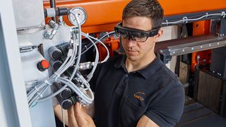 Retrofit und Maintenance heißen die Zauberworte, hinter denen sich Maßnahmen verstecken, die Lagersysteme und Sägeanlagen fit halten. Und mit Visualassistance, sagt Kasto, geht das auch aus der Ferne... (Kasto)