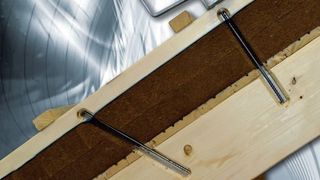 Die Heco-Topix-T Solar in Edelstahl stellt mit ihrem Unterkopfgewinde keine Anforderungen an die Druckfestigkeit des Dämmstoffes. Bild: Heco-Schrauben (Archiv: Vogel Business Media)