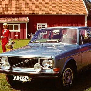 Alternative zu zweitürigen Saab 99, Audi 100 C1 oder Opel Commodore: Der Volvo 142 war vor allem außerhalb Deutschlands populär. Der 142 war der Einfachste 140er, deswegen wurden bei diesem Modell die höheren Ausstattungslinien auch weitaus seltener geordert als bei dem Volumenmodell 144. (Bild:  Volvo)