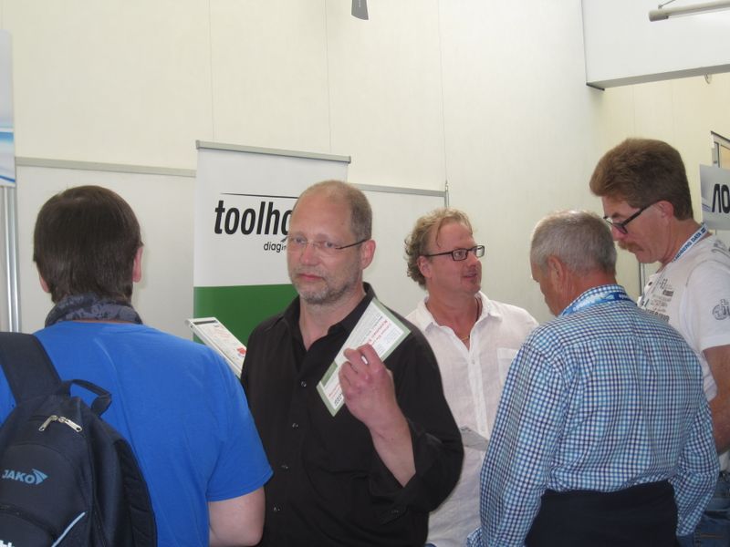 Volker Denkhaus (l.) und Ludwig Leinzinger (beide toolhouse) waren umringt von Interessenten. (Aquado)