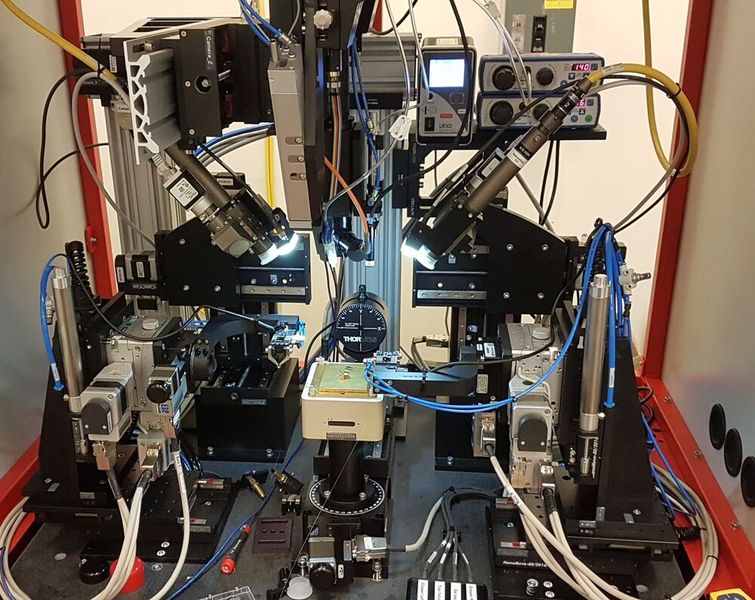 Nanohybrid ist eine modulare Plattform, die Epoxidkleben, Laserschweißen und selektives Laserlöten in einem System vereint. (Bild: Nanosystec)
