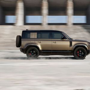 (Land Rover)