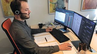 Abb. 1: Dr. Sebastian Haßler von Klinkner & Partner bei der Moderation. (Klinkner & Partner)