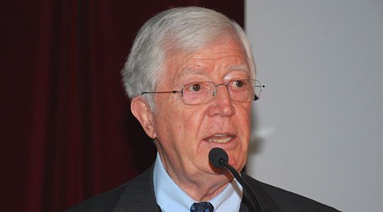 ZDK-Präsident Robert Radermacher zeigte auf, in welchen Spannungsfeld sich das Kfz-Gewerbe zwischen Konsumenten und Produzenten sich befindet. Dabei verteidigte er die Umweltprämie und verwies darauf, dass viele Handelsbetrieb im Jahr 2008 ihre Ergebnisse „mit roter Tinte schreiben mussten.“ (Archiv: Vogel Business Media)