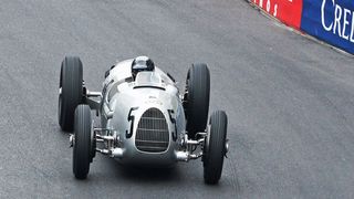 Jacky Ickx im Auto Union Typ C von 1936. (Foto: sp-x)