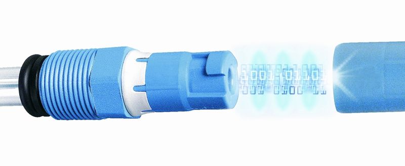 Bei der digitalen Memosens-Technologie von Endress + Hauser ist die im Sensorkopf integrierte Elektronik in der Lage, neben den wichtigsten Sensorparametern – Steilheit und Nullpunkt – weitere applikationsrelevante Daten wie die Zahl der Sterilisationen und die Zeiten starker Belastung des Sensors zu registrieren und zu speichern.  (Bild: Endress + Hauser)