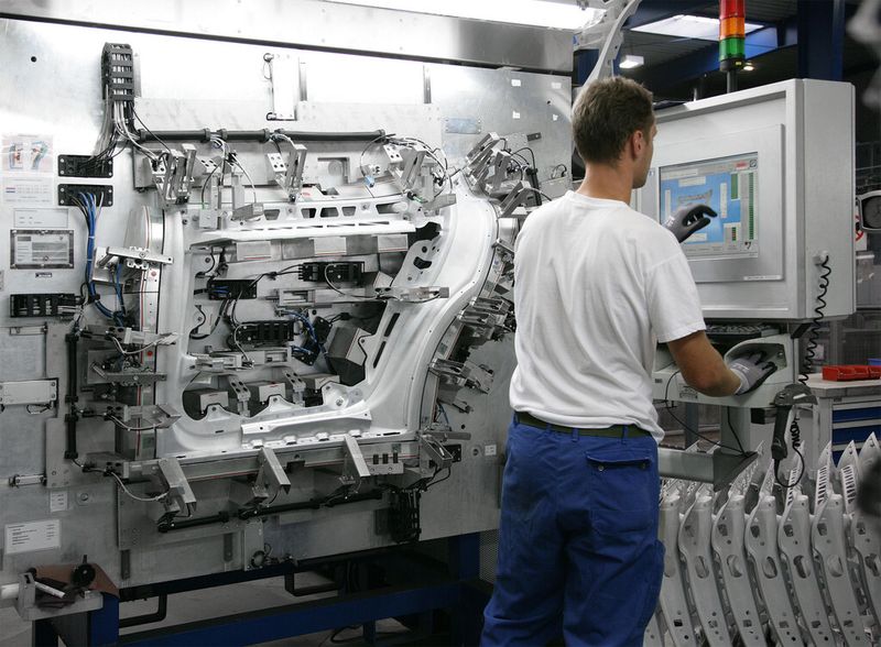 Die Anlage zum Widerstandspunktschweißen mit DeltaSpot läuft bei Georg Fischer in Altenmakt seit dem Start der Serienproduktion im Jahre 2008 prozesssicher. (Bild: Fronius)