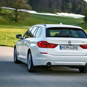 (BMW)