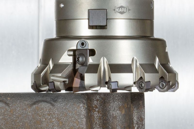 Auch in einem anspruchsvollen Umfeld bleibt die Innovationskraft ein entscheidender Faktor für die Wettbewerbsfähigkeit von Mapal. Ein Beispiel aus dem Jahr 2025 ist der Wendeschneidplattenfräser NeoMill-16-Finish für maximale Effizienz in der Schlichtbearbeitung.   (Bild: Mapal)