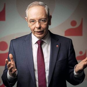 Der Chef der Gewerkschaft IG BCE, Michael Vassiliadis, hatte eine rundum neu entwickelte Industriepolitik für Deutschland und Europa verlangt. Nur so ließen sich die nötigen Anreize für ökologisch tragfähige Investitionen sowie den Erhalt von Arbeitsplätzen schaffen – und weitere Abwanderungen etwa nach China oder in die USA verhindern. (Bild:  Helge Krueckeberg)