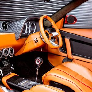 Auch für den Innenraum setzt Evoluto auf ein umfangreiches Upgrade.(Bild:  Evoluto Automobili)