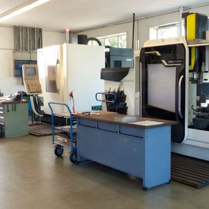 Edgecam wir mittlerweile an allen Fräsmaschinen eingesetzt. Allerdings stößt man damit teilweise an Leistungsgrenzen der Späneförderer.