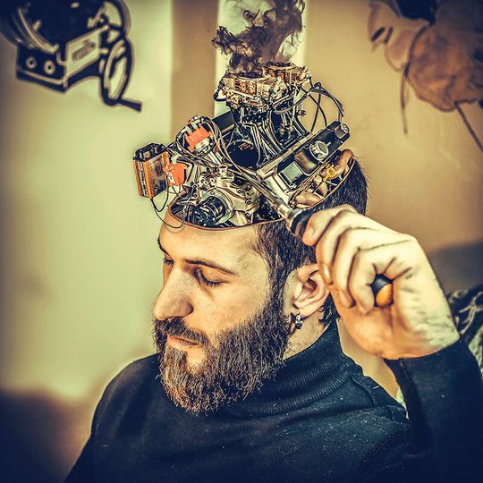 Seit der industriellen Revolution im 18. und 19. Jahrhundert haben sich Maschinen und Anlagen immer weiter entwickelt; die Mensch-Computer-Interaktion spielt eine immer größere Rolle. Seit der industriellen Revolution im 18. und 19. Jahrhundert haben sich Maschinen und Anlagen immer weiter entwickelt; die Mensch-Computer-Interaktion spielt eine immer größere Rolle.
