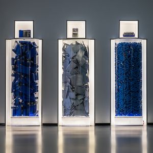 Elektrofahrzeuge und Stromspeicherlösungen werden immer beliebter. Damit steigt aber auch die weltweite Nachfrage nach wichtigen Batterierohstoffen, auch die Abfallverwertung wird zunehmend zur Herausforderung. Yu Haijun und Xie Yinghao verfolgen mit ihrer Technologie einen umgekehrten Ansatz und gewinnen aus ausgedienten Batterien direkt außerordentlich hochwertiges neues Kathodenmaterial, das für modernste Anwendungen eingesetzt werden kann.(Bild:  EPO)