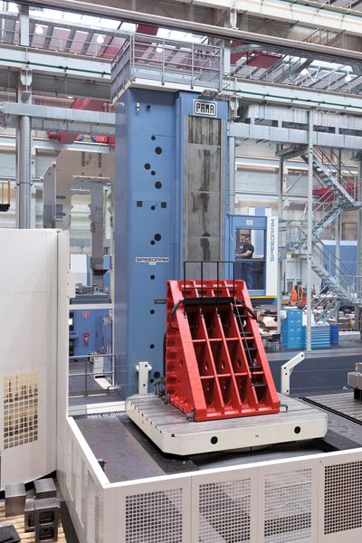 Bild 3: Dem Spindelkasten steht auf der Y-Achse ein Weg von 6000 mm zur Verfügung. (Bild: Pama)