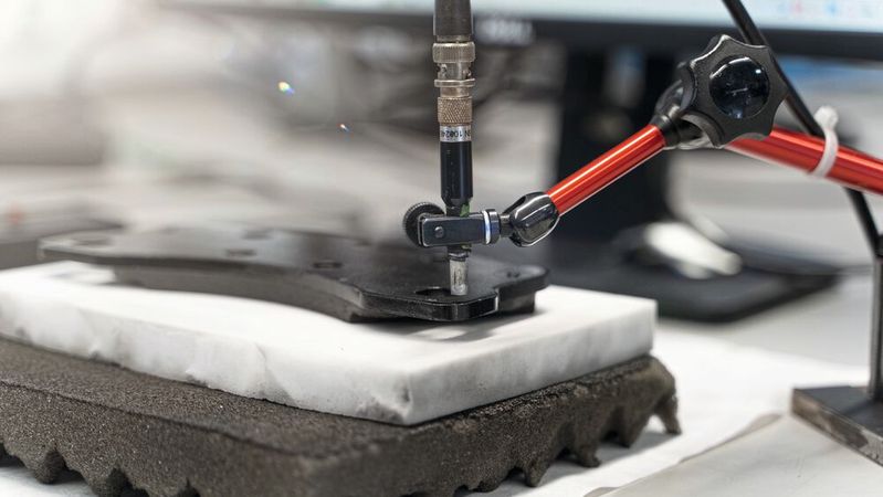 In der Textar-Entwicklungsabteilung widmet sich ein Spezialisten-Team ausschließlich NVH-Phänomenen. Sie stellen sicher, dass Textar-Beläge auch im freien Ersatzteilmarkt den steigenden Anforderungen in Sachen NVH genügen.(Bild:  Textar)