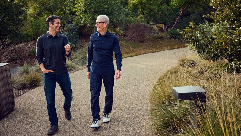 In September 2026, John Ternus (left) takes over the role of Apple CEO Tim Cook (right). Cook in turn becomes Executive Chairman of the Apple Board of Directors.(Image: Apple Inc.)
