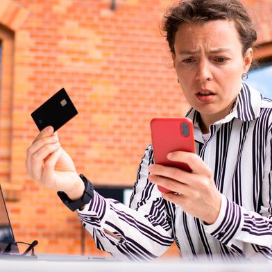 Durch SEO-Techniken sind unseriöse Angebote bei Suchmaschinen oftmals besser geranked als die offiziellen Webseiten der Öffentlichen Verwaltung. (Parten - stock.adobe.com)