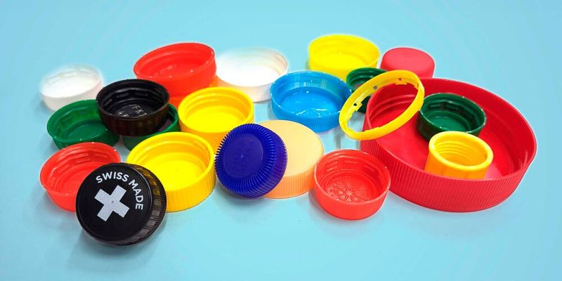 Die meisten Deckel von Getränkeflaschen bestehen aus Polypropylen. Polypropylen und Polyethylen machen zusammen 60 % der Kunststoffabfälle aus. (Bild: Shibashish Jaydev / ETH Zürich)