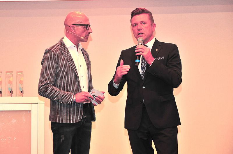 Bundesinnungsmeister Wilhelm Hülsdonk betonte im Interview mit Moderator Goofy Förster, dass die Berufsbildung in der DNA des deutschen Kfz-Gewerbes fest verankert ist.  (Schmidt/»kfz-betrieb«)