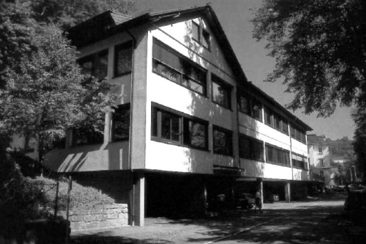 1981/82: Neubau des Schulgebäudes in Calw. Seit 1982 firmiert die Einrichtung als Bundesfachschule für Betriebswirtschaft im Kfz-Gewerbe (BFC). (Foto: BFC)