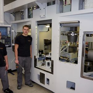 Montage von anspruchsvollen Maschinen für Dritte (ICON AG) bei Daetwyler Industries.