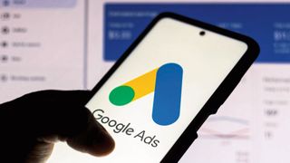 Vehicle Ads: Google hat ein neues Werbeformat für den Verkauf von Autos geschaffen. Dadurch könnte sich die Onlinevermarktung des eigenen Bestands für Händler künftig deutlich ändern. (Bild: picture alliance/ZUMAPRESS.com)