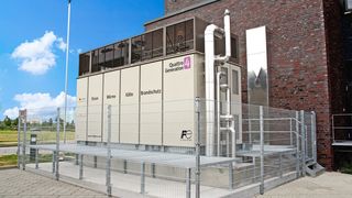 Das Brennstoffzellensystem QuattroGeneration erzeugt Strom und sorgt für Brandschutz. (Archiv: Vogel Business Media)