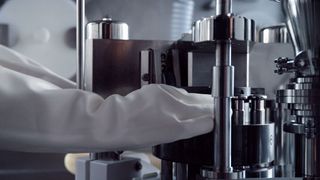 The OEB5-contained capsule filling machine is integrated with an isolator and processes solid and liquid oral formulations.  (Source: Marchesini)