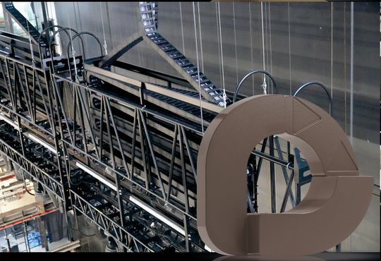 20 Energieketten sind im Bühnenturm des Opernhauses verbaut. (Bild:  Igus)