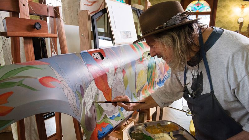 Wenn „Art on Ice“ und Ford zusammenarbeiten, dann wird es einmalig. Aus dieser Kooperation ist jetzt der wohl teuerste, sicher aber der exklusivste Ford Fiesta entstanden. Kein Geringerer als der Künstler Wolfgang Beltracchi hat den Kleinwagen bemalt. Das Fahrzeug ist Bestandteil der Show und wird auf dem Eis zum Einsatz kommen. An der Premiere am 1. März wird er zum ersten Mal live zu sehen sein. (Bild: Ford Schweiz)