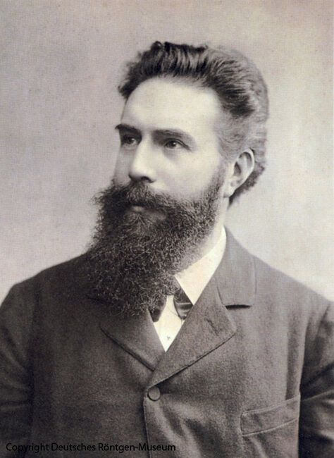 Röntgen wurde für seine Entdeckung am 10. Dezember 1901 bei der ersten Verleihung der Nobelpreise mit dem Nobelpreis für Physik geehrt. Röntgen wurde für seine Entdeckung am 10. Dezember 1901 bei der ersten Verleihung der Nobelpreise mit dem Nobelpreis für Physik geehrt.