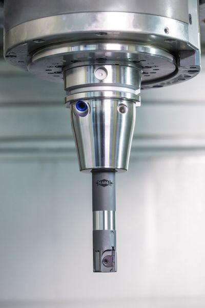 Präzision am Bauteil: Das EA-Performance System ermöglicht µm-genaues Feinbohren mit hoher Prozesssicherheit und ist damit ideal geeignet für anspruchsvolle Pass- und Lagerbohrungen im Durchmesserbereich von zehn bis 19 mm.  (Bild: Mapal)
