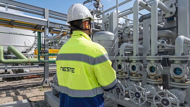 Es gibt sie, noch, die Wasserstoffprojekte – hier ein von Sunfire entwickelte Hochtemperatur-Elektrolyseur.(Bild:  Neste)