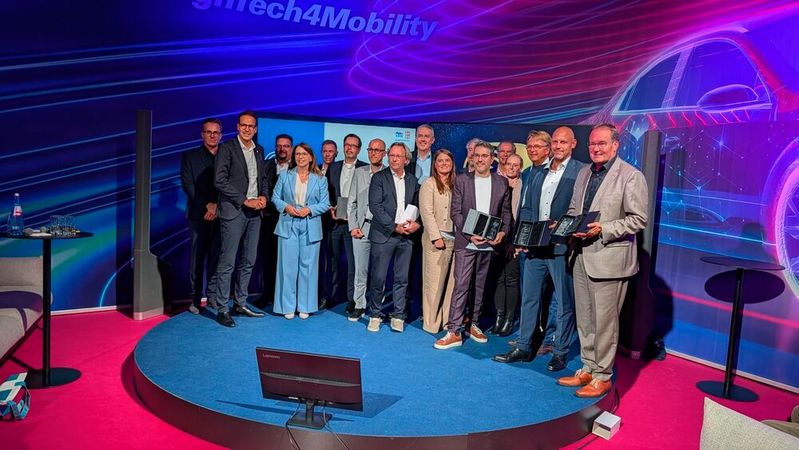Auf der Messe wurden sieben Automobilhersteller für ihre markengebundenen Aftersales-Konzepte prämiert.(Bild:  VDIK)