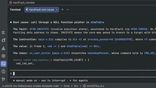 Bild 2: Der KI-Agent verfolgt den Hard Fault anhand der realen Debugger-Daten bis zur möglichen Ursache zurück und zeigt die betroffene Codeposition sowie einen Lösungsvorschlag an. (Bild:  Jetbrains)