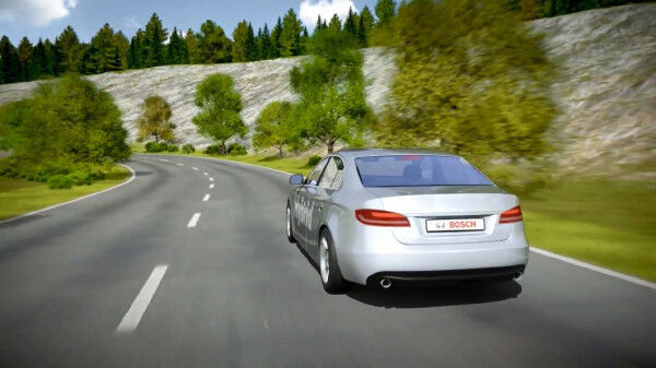 Neben einem verbrauchsreduzierten Fahrbetrieb bietet der Axle Split Hybrid dem Fahrer Komfortvorteile (Bild: Bosch)