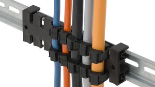 Unterschieden wird zwischen einer Anschraubversion und einer Version zum Aufschnappen auf die Schienen. (Bild: Icotek)