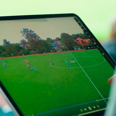 Was im Stadion Standard ist, halte auch auf dem Trainingsplatz Einzug: Livebilder ließen sich direkt erfassen, übertragen und unmittelbar auswerten. (Bild: Spiideo)