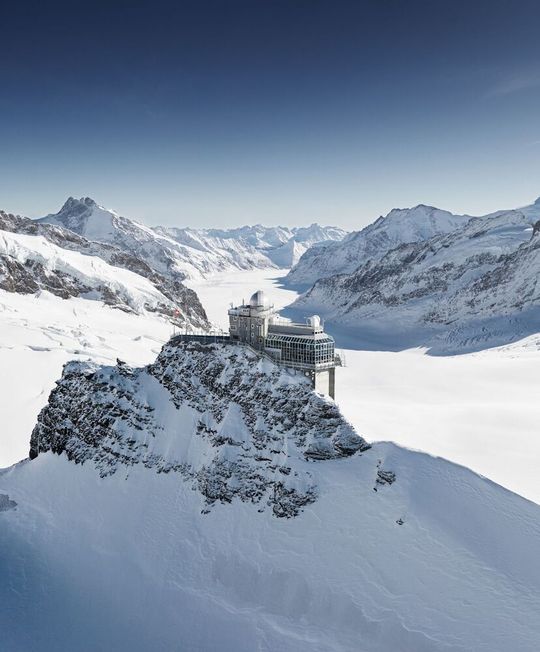 Top of Europe: Die Jungfraubahn überwindet fast 1400 Höhenmeter und endet am höchstgelegenen Bahnhof Europas auf 3454 Metern über dem Meeresspiegel.(Bild:  Jungfraubahn)