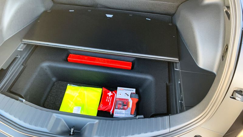 Unterm Ladeboden befindet sich ein weiteres Fach. Einen Frunk hat der BZ4X leider nicht. (Bild: Schmidt - VCG)