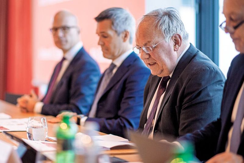 Johann N. Schneider-Ammann, erster Patron der Swiss Entrepreneurs Foundation: «Vollbeschäftigung und der Wohlstand der Schweiz waren mir immer ein zentrales Anliegen. Startups sind für das Erfolgsmodell Schweiz ein wichtiger Pfeiler. Jungunternehmen sollten hier in der Schweiz gegründet und entwickelt werden, die Wertschöpfung und die neuen Jobs sollten hier bleiben.»  (Dominic Bruegger / Swiss Entrepreneurs Foundation)