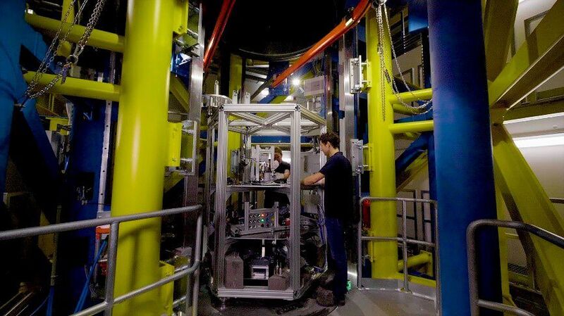 Moonrise war der erste wissenschaftliche Versuch im Einstein-Elevator des HiTEC, LUH: Erstmalig konnte mit dem Laser Mondstaub unter Mondgravitation aufgeschmolzen werden.  ( LZH/LUH/IRAS – HITec)