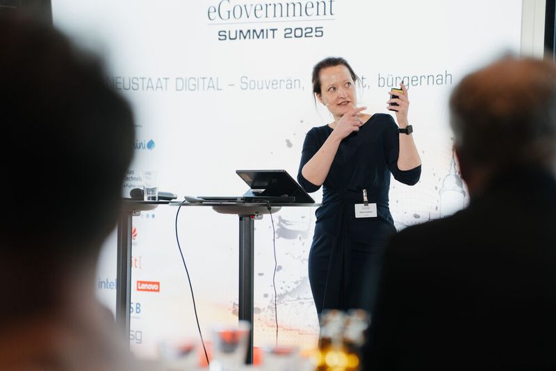 Sabine Griebsch, Krisenmanagerin (GovThings) stellte „Kooperative Resilienz“ als Ansatz zur Stärkung staatlicher Cyberresilienz vor. (©Manuel Emme Fotografie)
