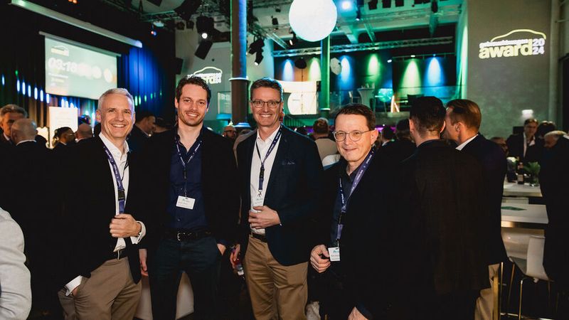 Herrenquartett mit geballtem Branchen-Know-how: (v. l.) Martin Endlein und Martin Weiss (DAT), Maik Kynast (Santander) und Marc Gounaris (Dekra) (Bild: Stefan Bausewein)