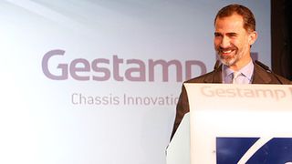 König Felipe VI. von Spanien weihte das Chassis Innovation Center des Zulieferers Gestamp zusammen mit hochrangigen Vertretern deutscher Automobilhersteller und der Landespolitik ein. In einer Rede betonte er die Wichtigkeit des Automobilsektors für sein Heimatland. (Foto: Gestamp/Thorsten Ulonska)
