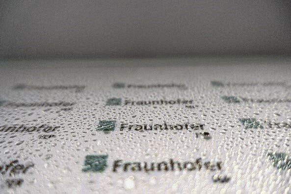 Beschichtung nicht aktiviert (hydrophob) / tröpfchenbildend.