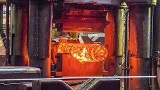 Vor allem energieintensive Branchen leiden unter den Steigenden Gas- und Strompreisen. Jetzt schlagen mehrere Verbände Alarm. (©Radim Glajc - stock.adobe.com)